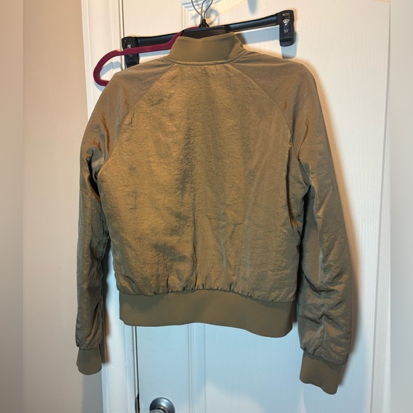 Lululemon size 6 reversible bomber jacket like new! - Picture 5 of 8